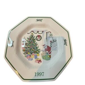 Nikko Christmastime Deck the Halls 1997 Collector Plate Santa Christmas Tree Toy